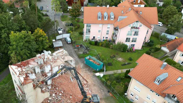 Abriss alter Häuser Am Waldrand in Wolfratshausen